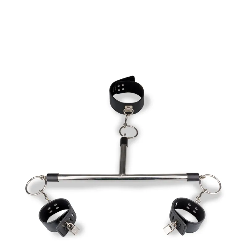 Contrainte BDSM collier et poignets