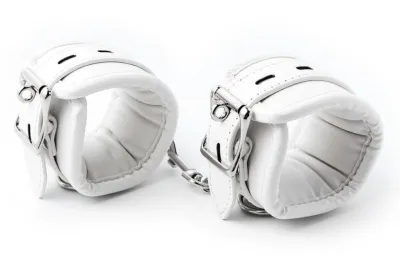 BDSMaster Menottes de poignets CUFF BOMB Blanches