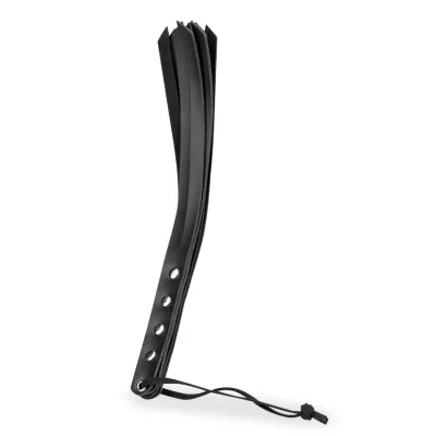 Martinet BDSM en similicuir et rivets en métal