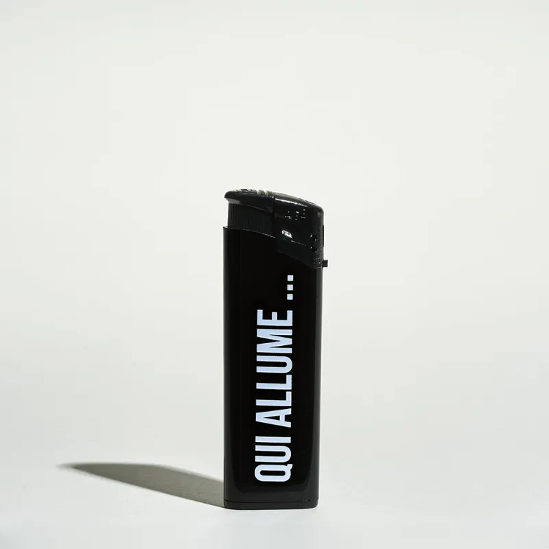 Briquet Qui allume, encule -